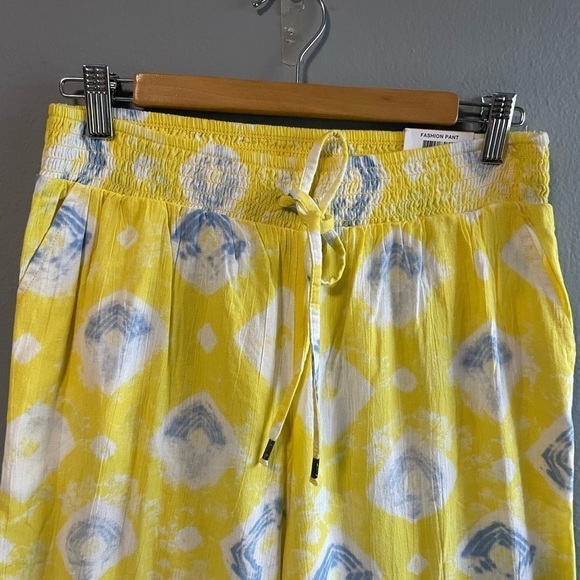 NWT Style & Co wide leg pull on style yellow print pants. Size Petite Small - Picture 5 of 8